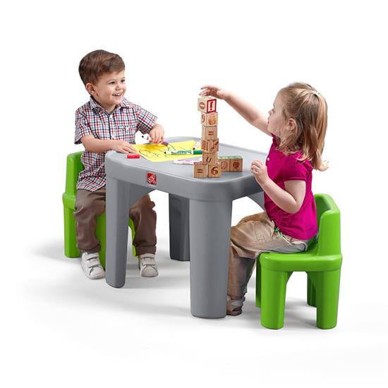 Детский столик с двумя стульями